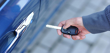 潘家庄镇汽车钥匙锁在车里了怎么办？如何开汽车锁